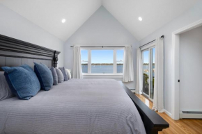 The Coastal Vibes House in Pawtuxet Village